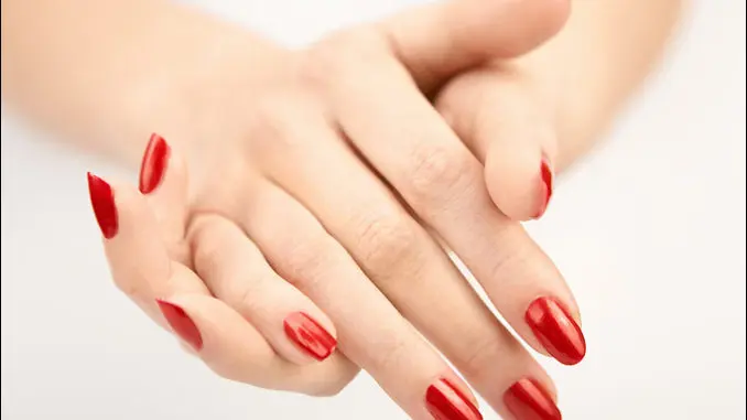 como pintar las uñas como mantener el color de las uñas por mas tiempo