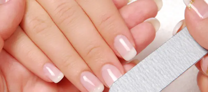 uñas frágiles porque